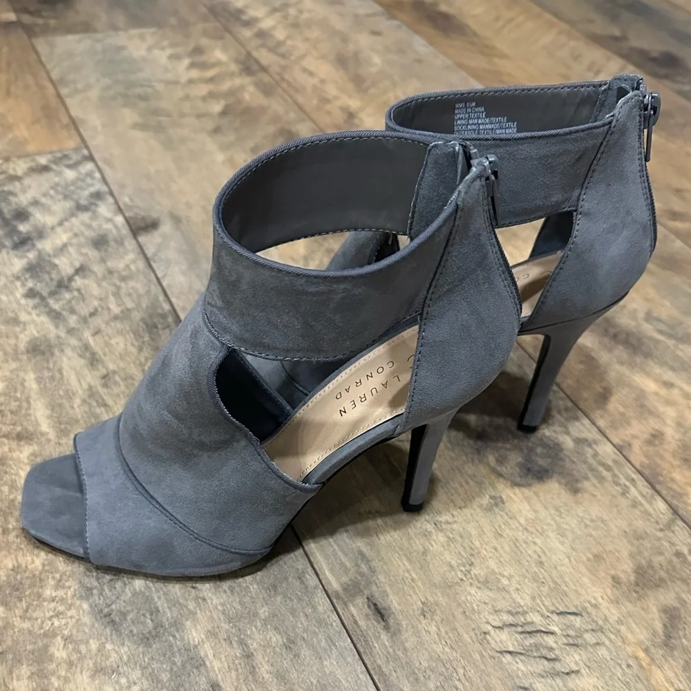 LAUREN CONRAD “Muffin” Grey Sueded Ankle Strap Heels, Size 8.5